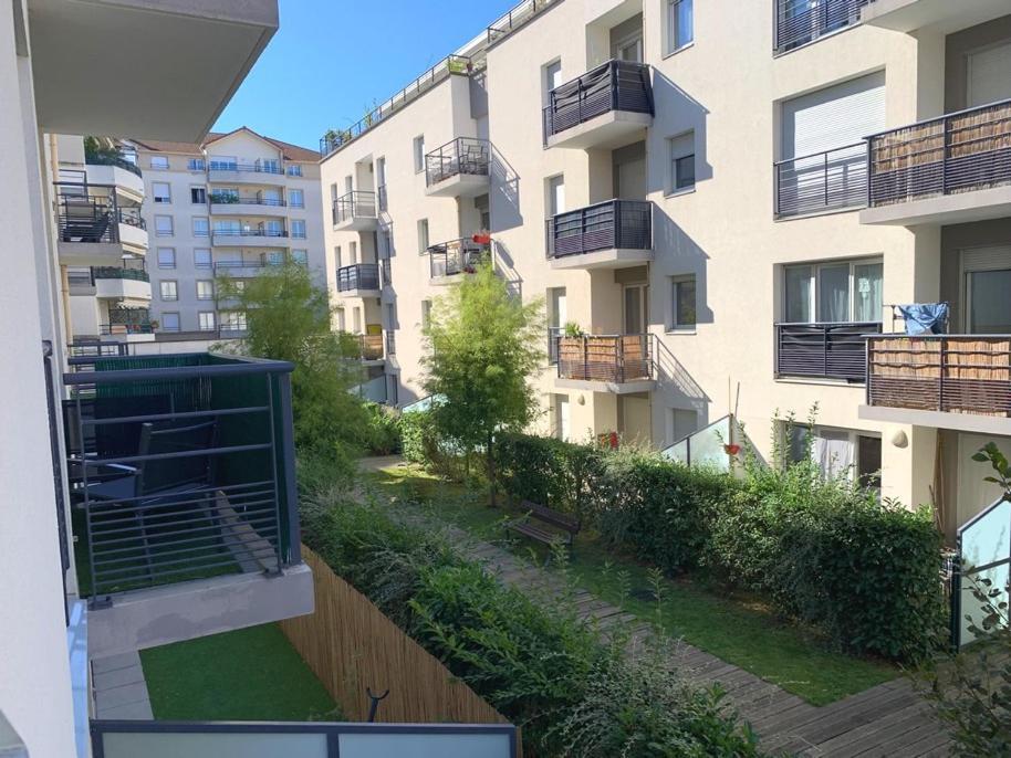 Beau Studio Tout Confort Au Calme Avec Parking . Apartment Вильорбан Екстериор снимка